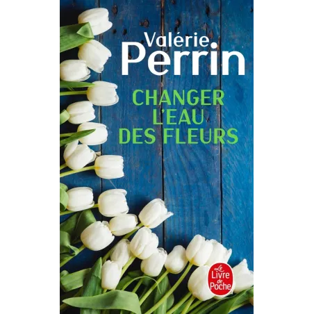Changer l'eau des fleurs