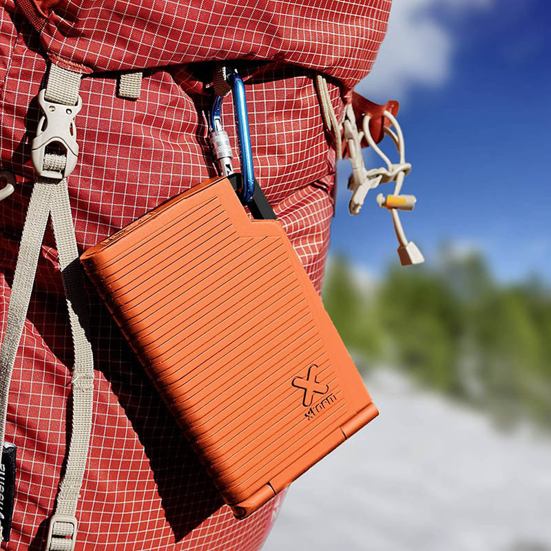 Batterie Externe Solaire 10000 mAh Noir/Orange - XTORM - XTOXR105
