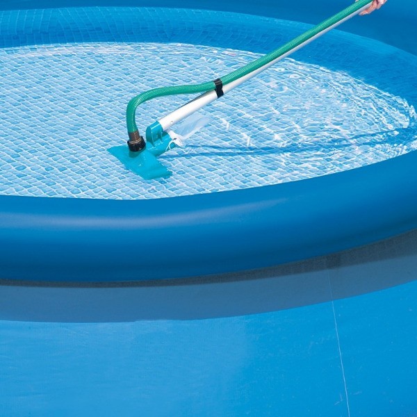 Balai aspirateur rechargeable pour piscine et spa - Entretien et traitement  piscine - Piscine et Spa - Jardin et Plein air