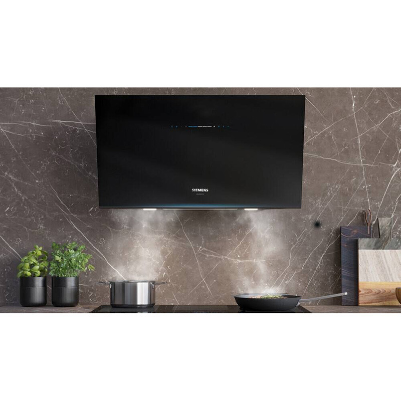 Hotte décorative murale inclinée avec finition en verre 90cm Noir - SIEMENS - LC91KLT60